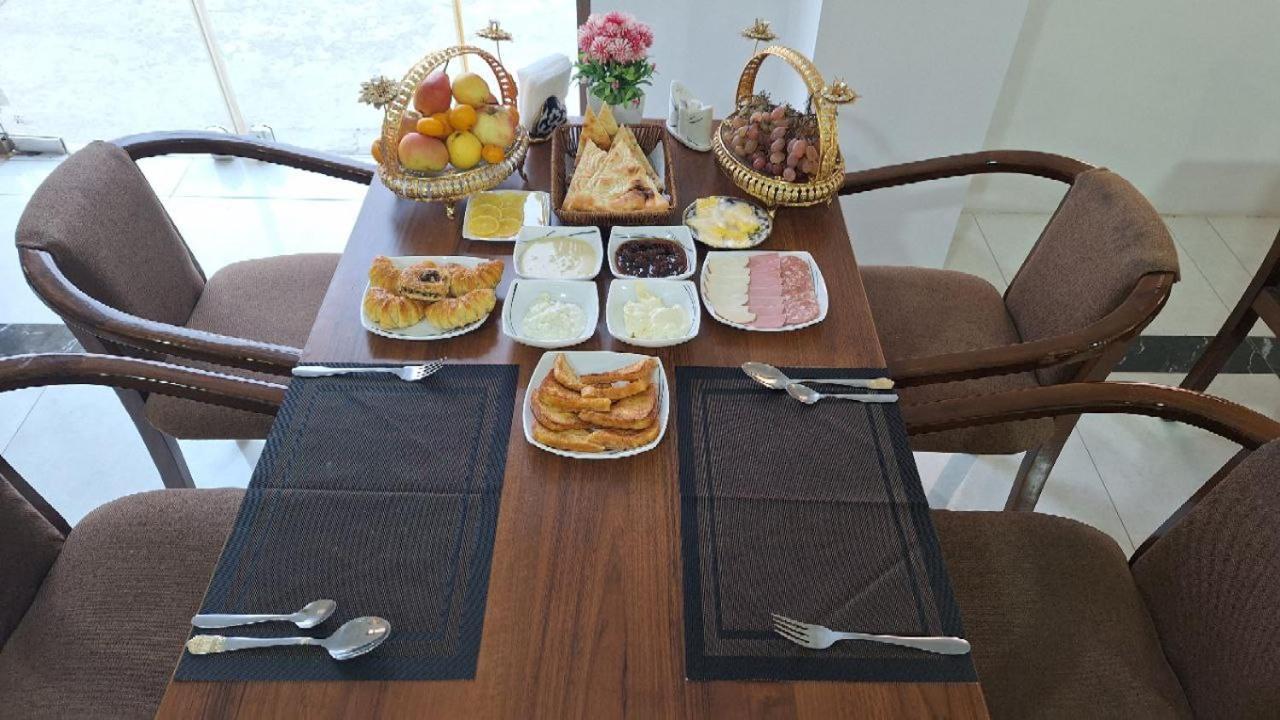 Sarbon Hotel Хива Екстериор снимка