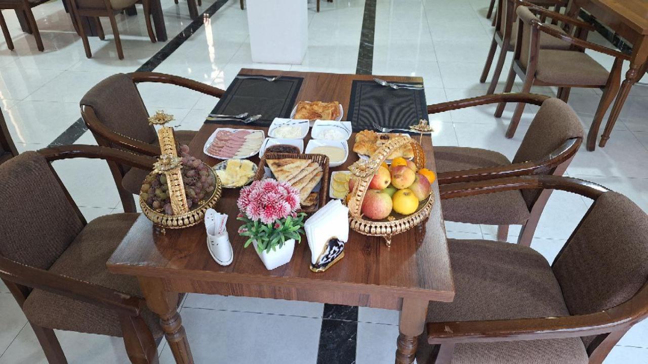 Sarbon Hotel Хива Екстериор снимка